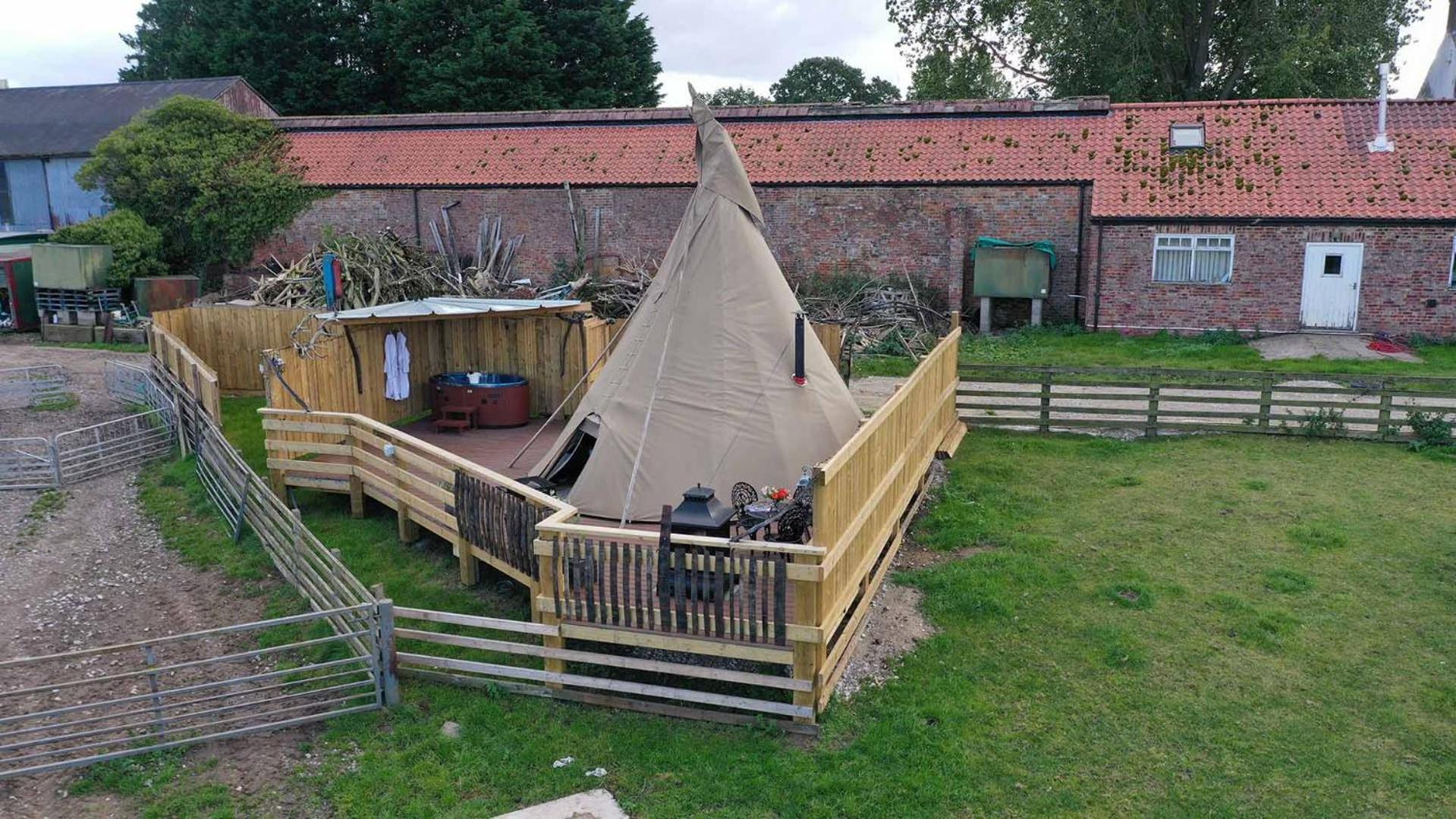 Burtree Country House, Tipi'S, Treehouse & Lodge & House Rooms With Hot Tubs In A Private Garden Thirsk Exterior foto